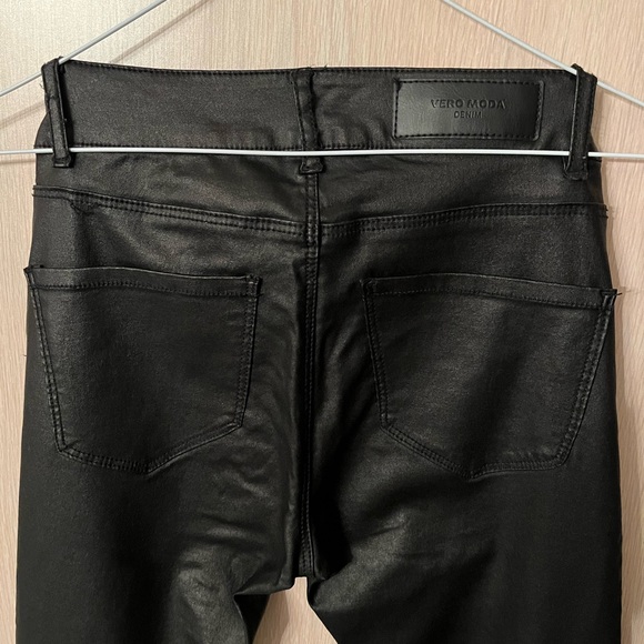 Vero Moda-VMSeven-Smooth coated pant-Slim fit-Size XS-Style#10138972-Black - Picture 9 of 16